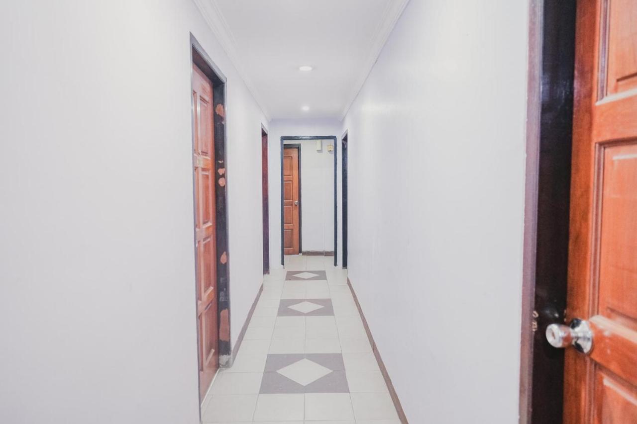Reddoorz Near Nagoya Hill Mall Batam 5 Exteriör bild